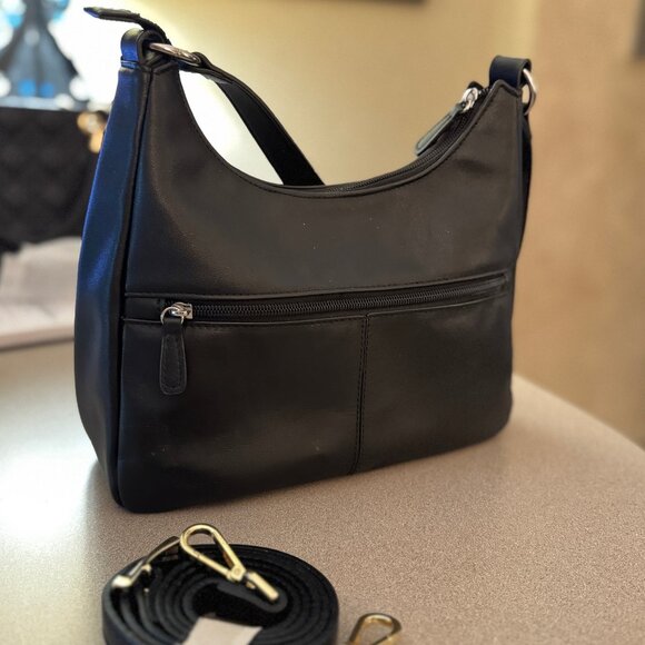 Giani Bernini Handbags - Giani Bernini black leather shoulder bag (#103)